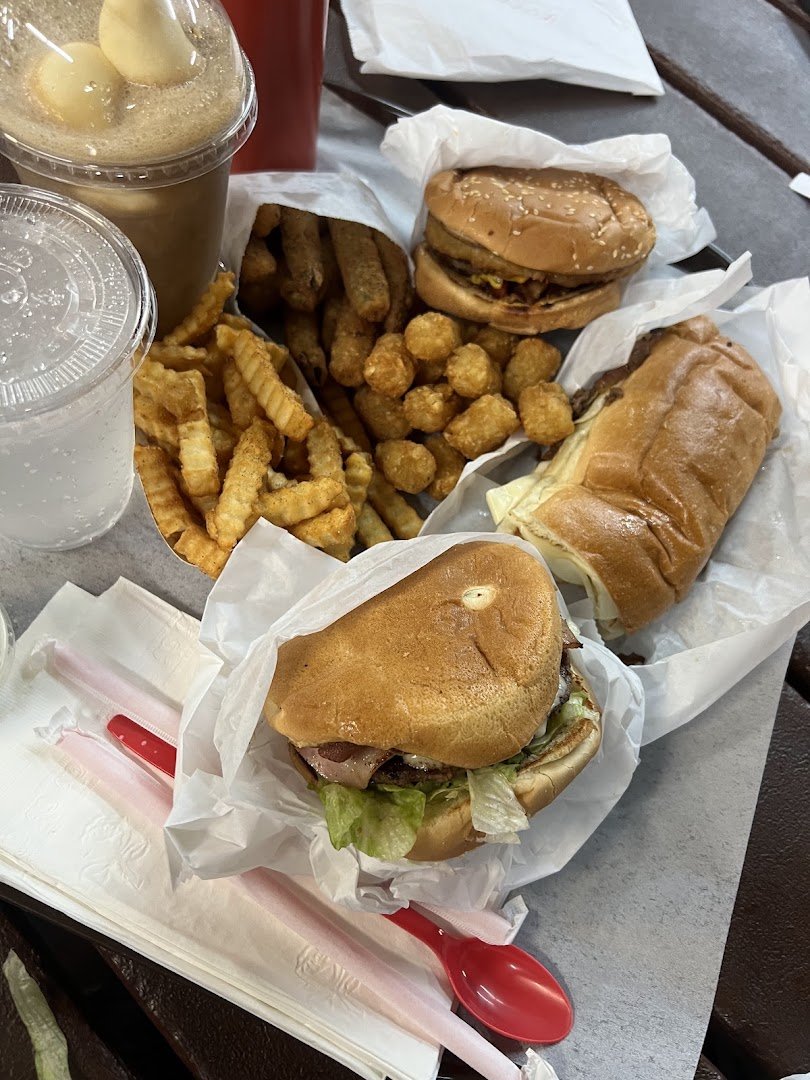 Outdoor seating beside a casual fast-food restaurant.
